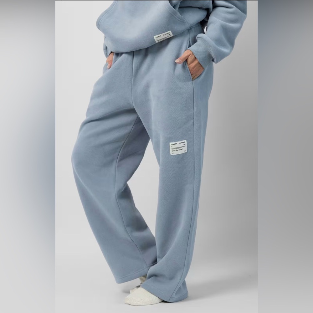 Comfrt Affirmation Straight Leg Sweats in Slate